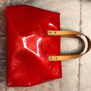 Louis Vuitton Reade Vernis Red